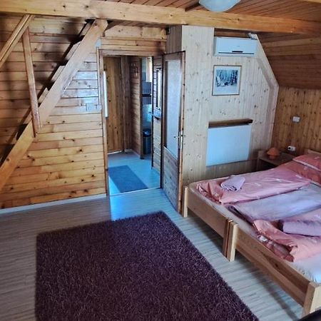 Keri Apartman Mosonmagyaróvár エクステリア 写真
