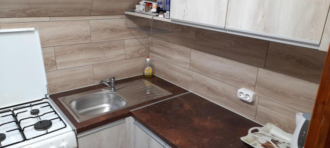 Keri Apartman Mosonmagyaróvár エクステリア 写真