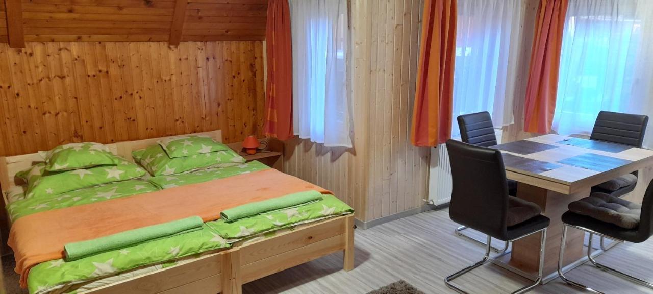 Keri Apartman Mosonmagyaróvár エクステリア 写真