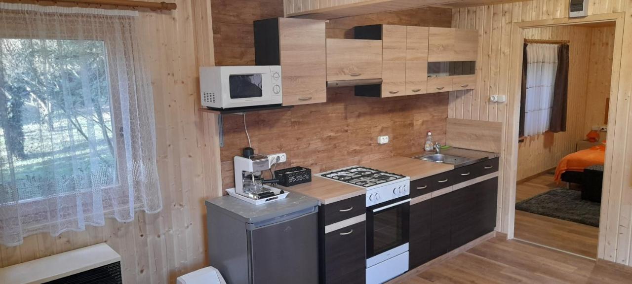Keri Apartman Mosonmagyaróvár エクステリア 写真