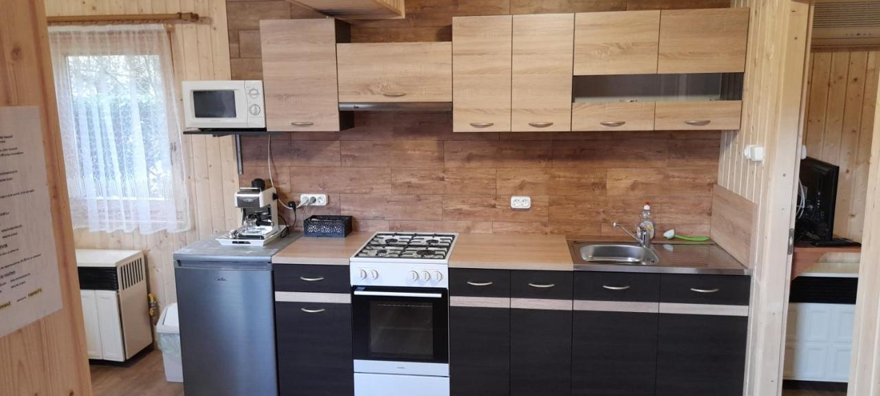 Keri Apartman Mosonmagyaróvár エクステリア 写真