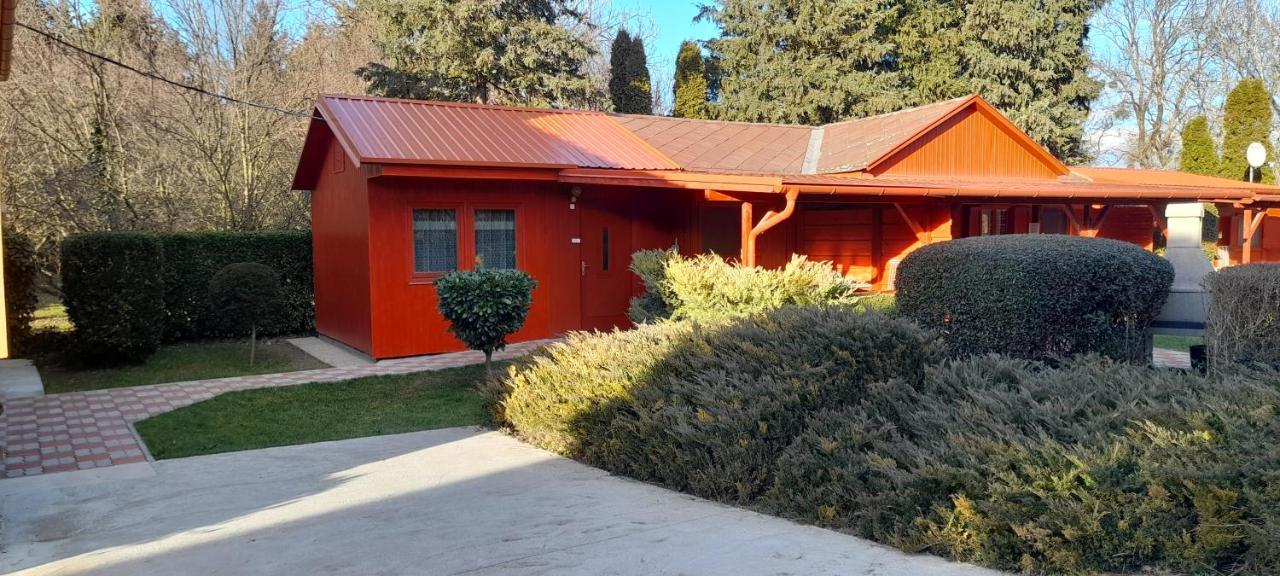 Keri Apartman Mosonmagyaróvár エクステリア 写真