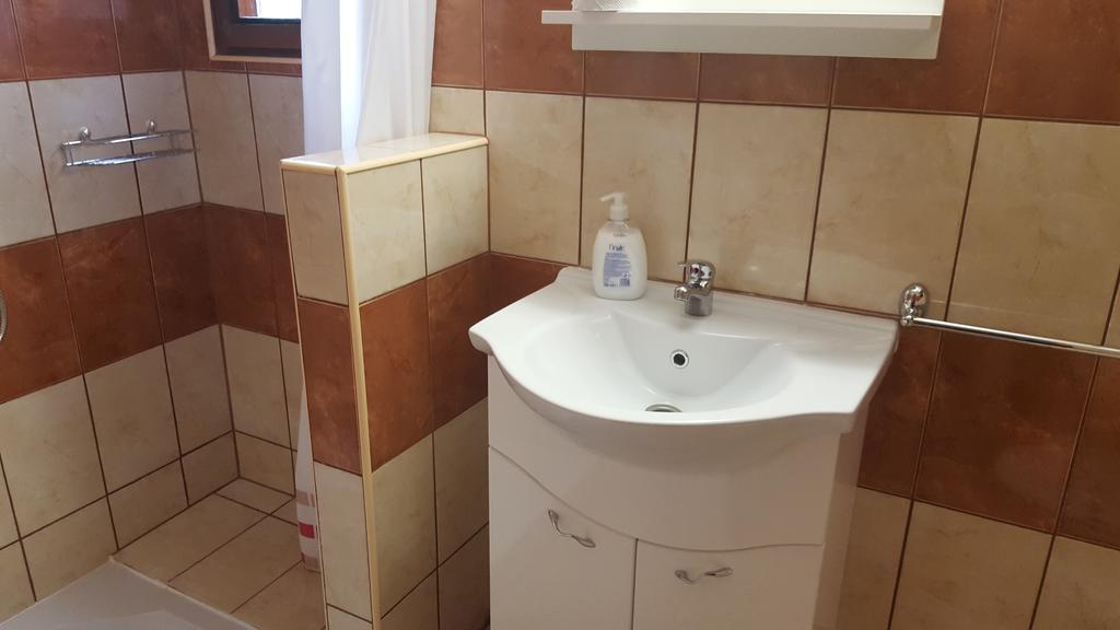 Keri Apartman Mosonmagyaróvár エクステリア 写真