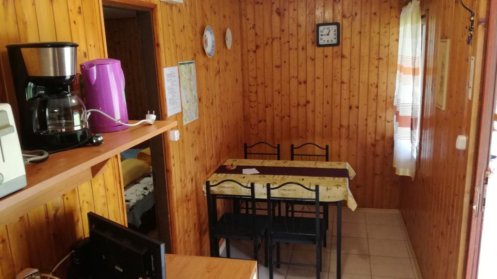 Keri Apartman Mosonmagyaróvár エクステリア 写真