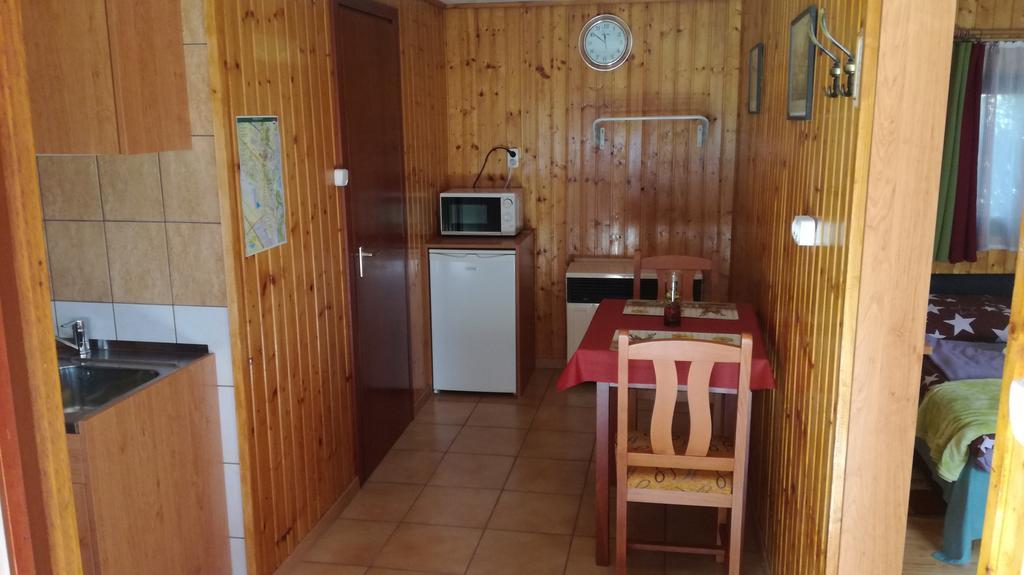 Keri Apartman Mosonmagyaróvár エクステリア 写真