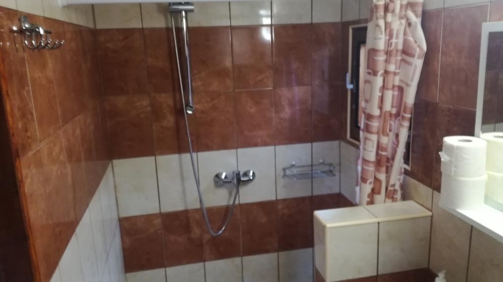 Keri Apartman Mosonmagyaróvár エクステリア 写真
