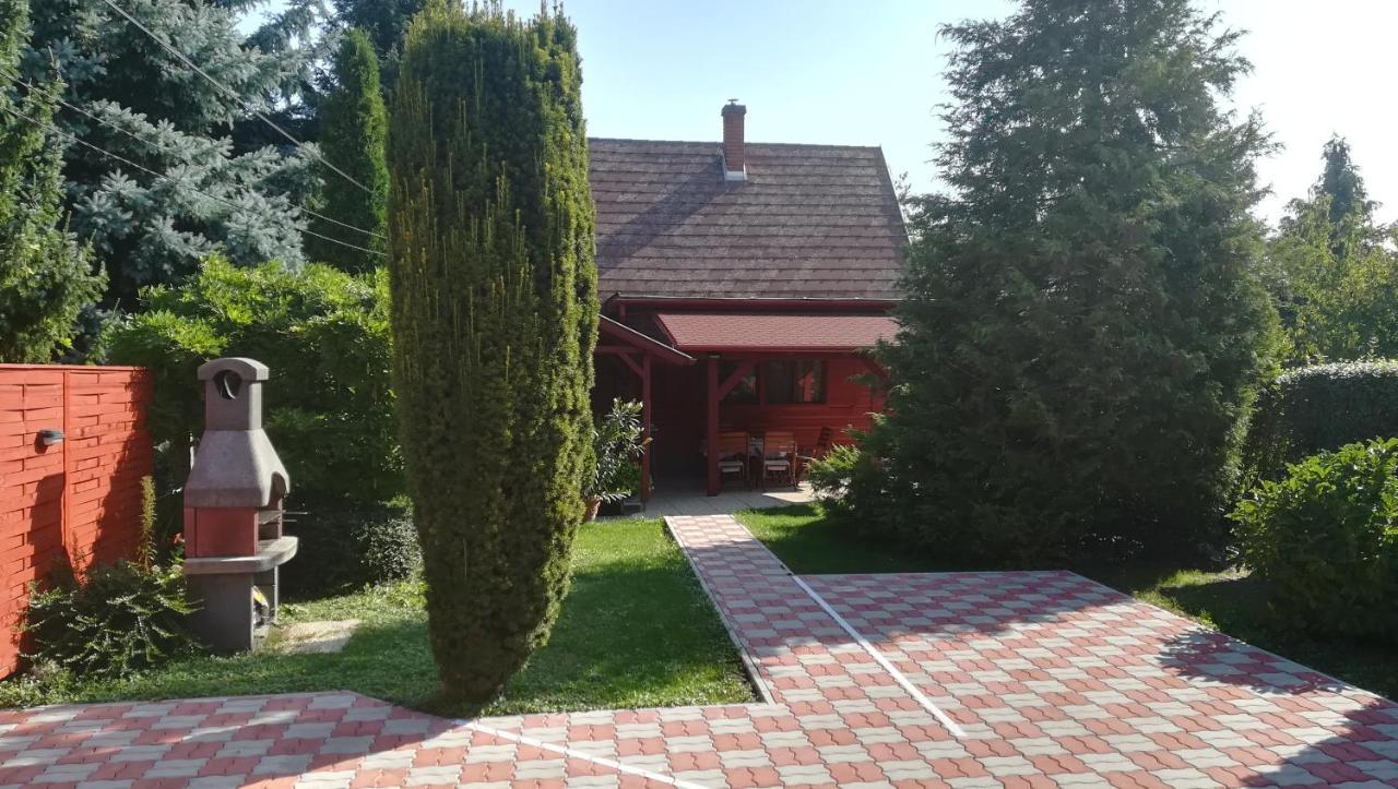 Keri Apartman Mosonmagyaróvár エクステリア 写真